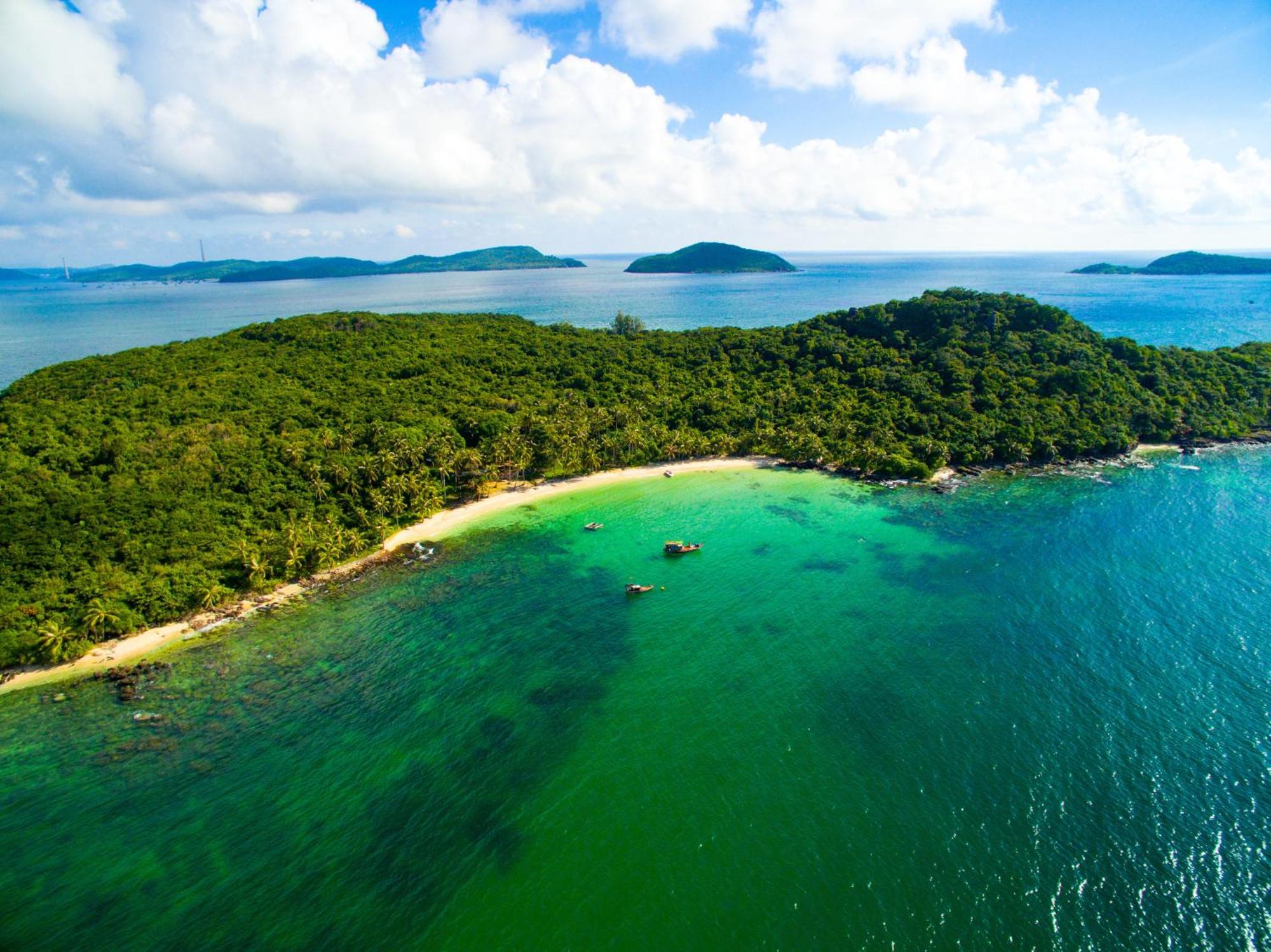 Wyndham Grand Phu Quoc Hotel Exterior photo