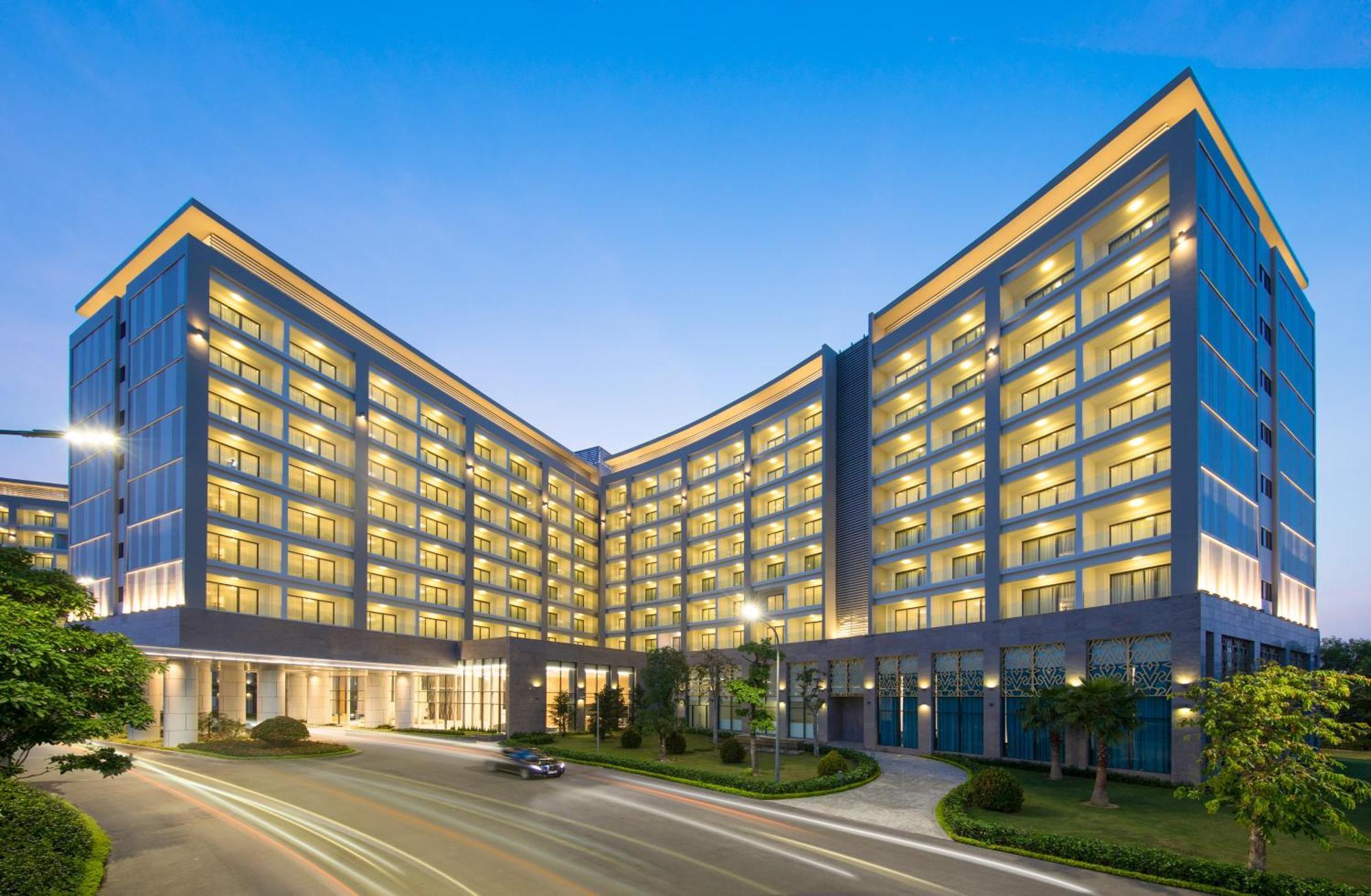 Wyndham Grand Phu Quoc Hotel Exterior photo