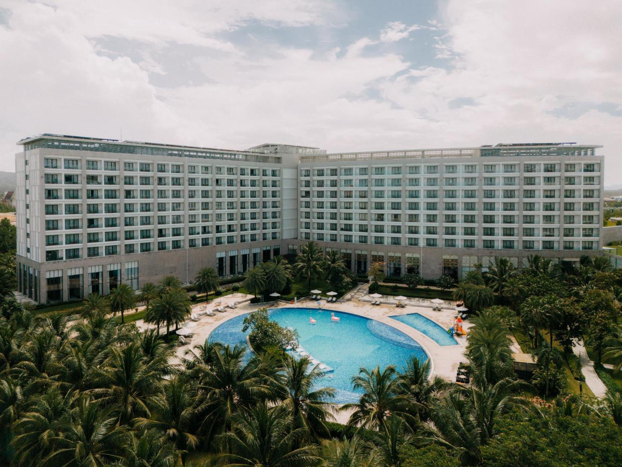 Wyndham Grand Phu Quoc Hotel Exterior photo