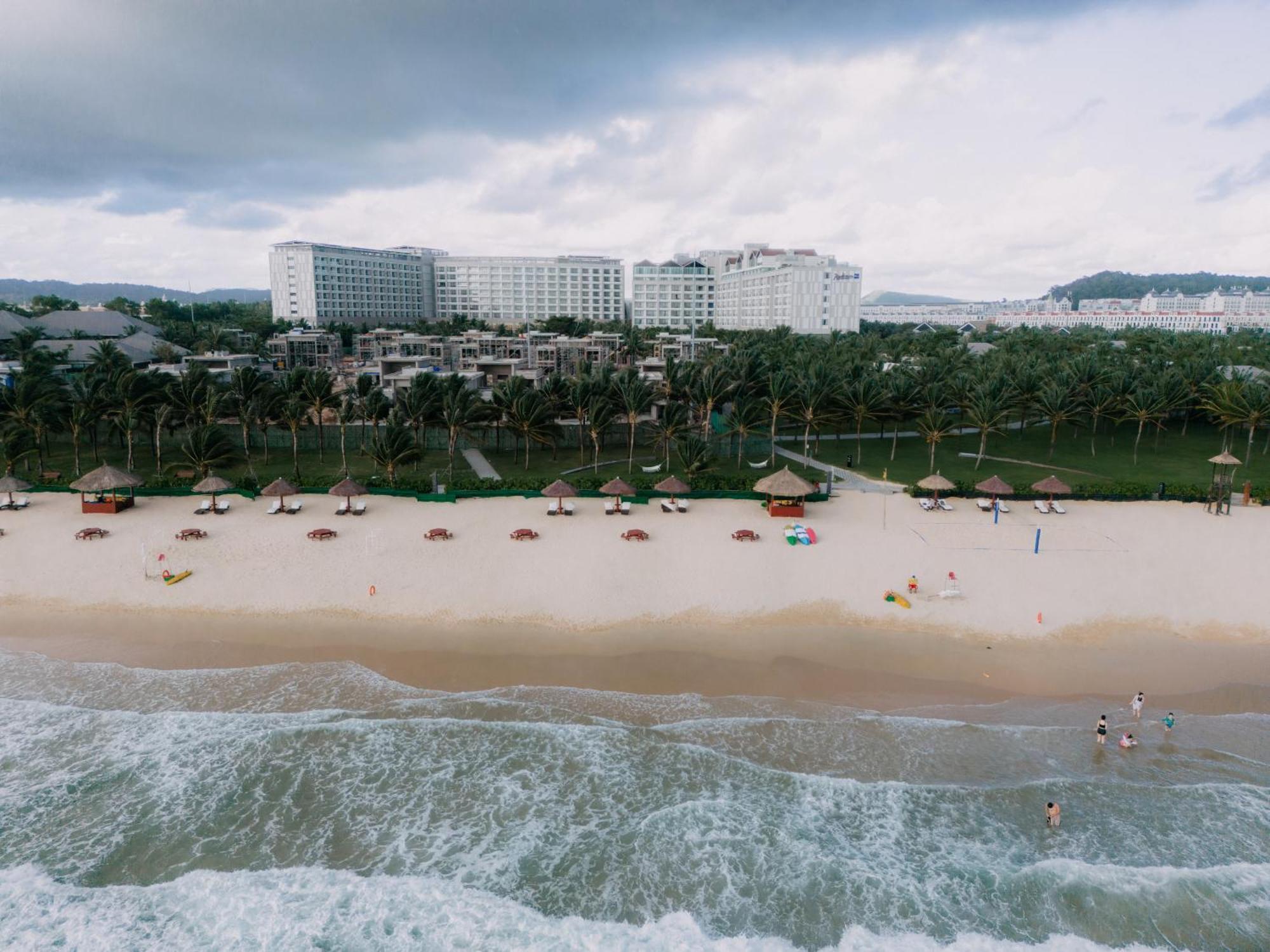 Wyndham Grand Phu Quoc Hotel Exterior photo